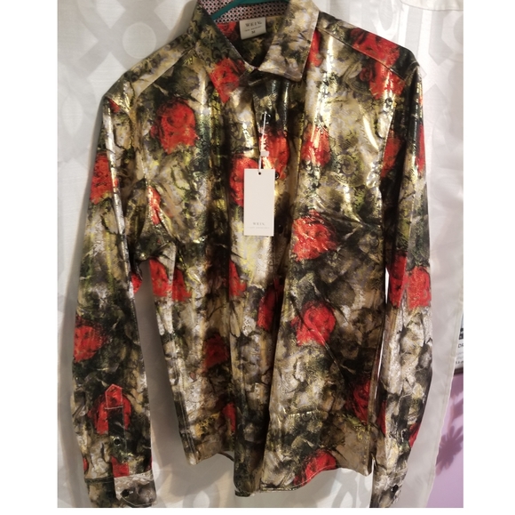 Long sleeve shirt. - Picture 2 of 2